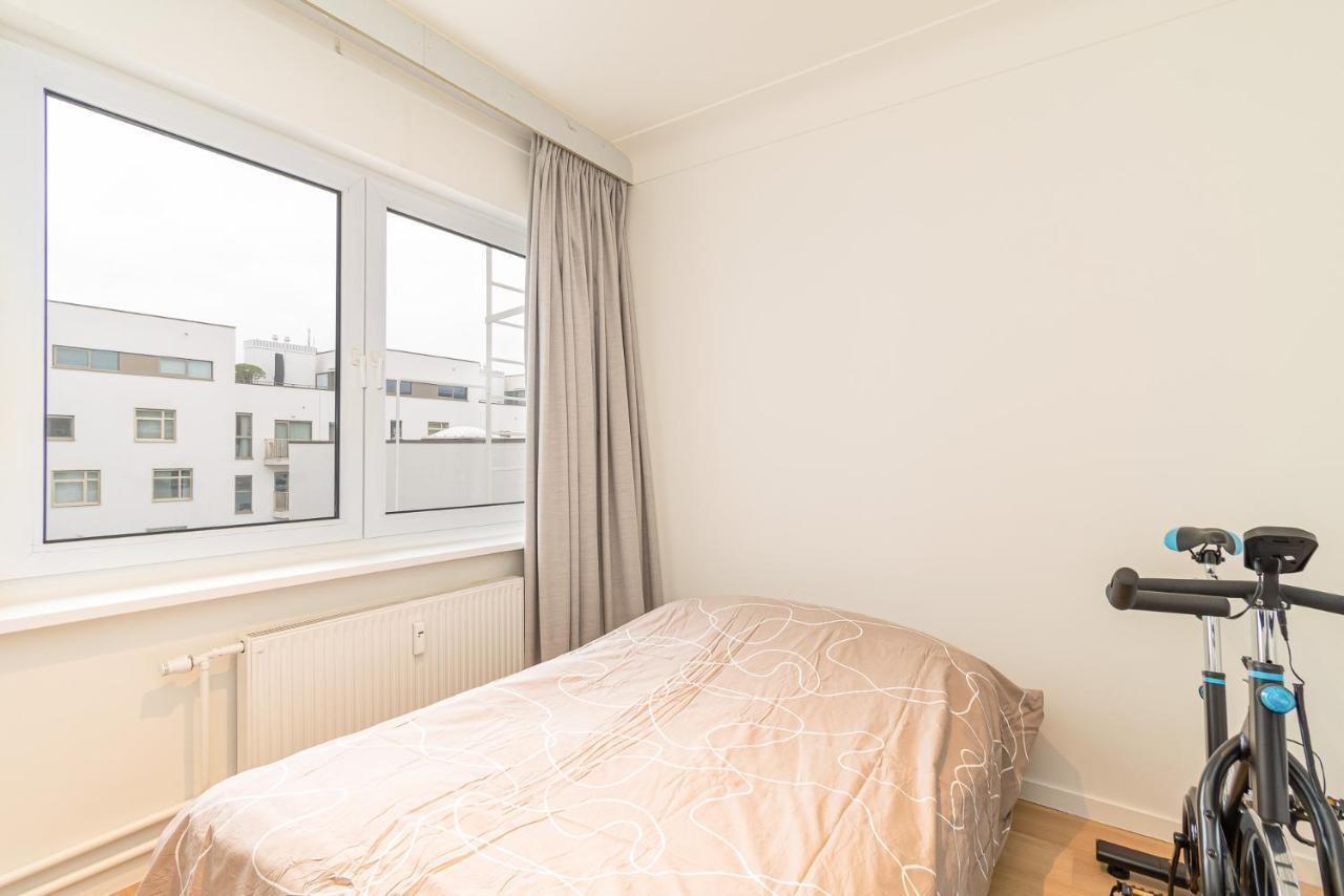Between The Theaters Of Antwerp Apartment Bagian luar foto